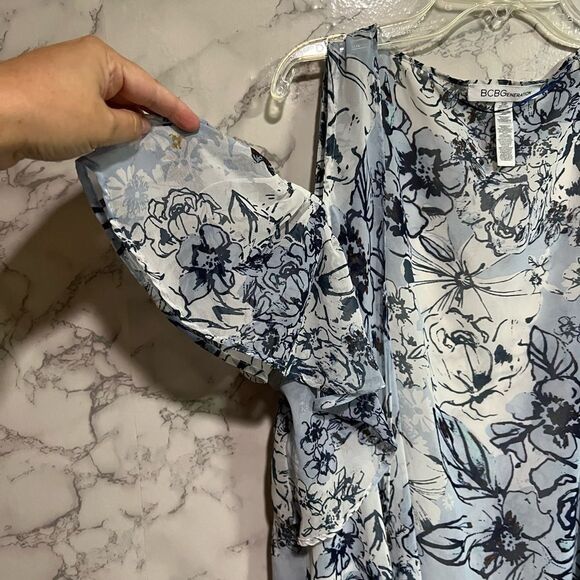 BCBGeneration Blue Floral Sheer Lightweight Cold Shoulder Kimono Top One Size - Picture 4 of 7